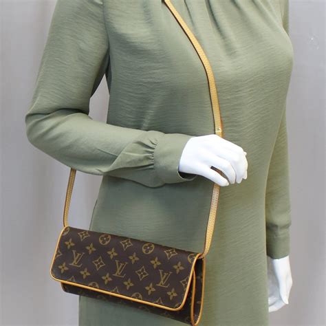 louis vuitton pochette shoulder bag.